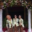 Model Kebaya Kutu Baru Motif Bunga